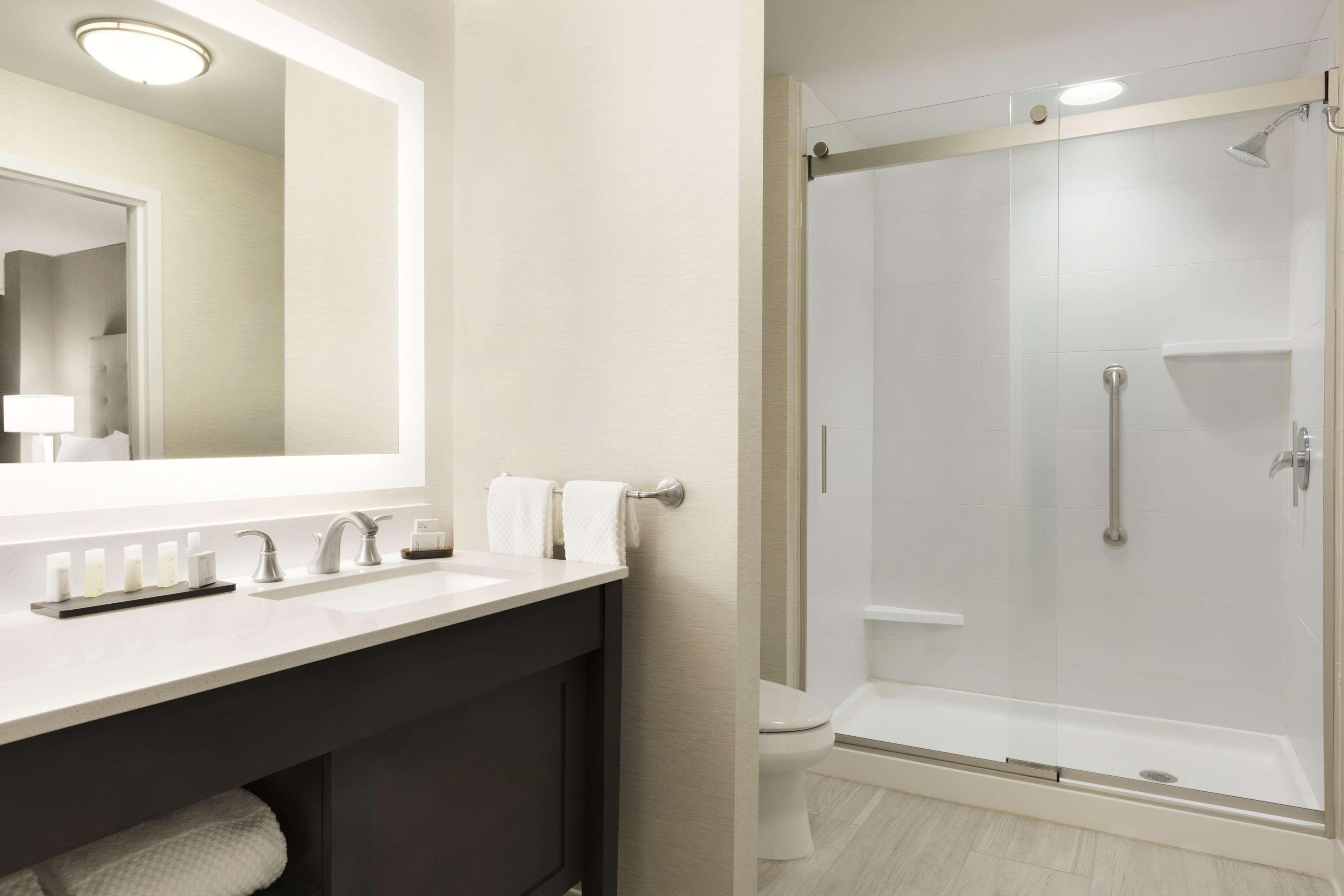Embassy Suites By Hilton Greenville Downtown Riverplace Экстерьер фото