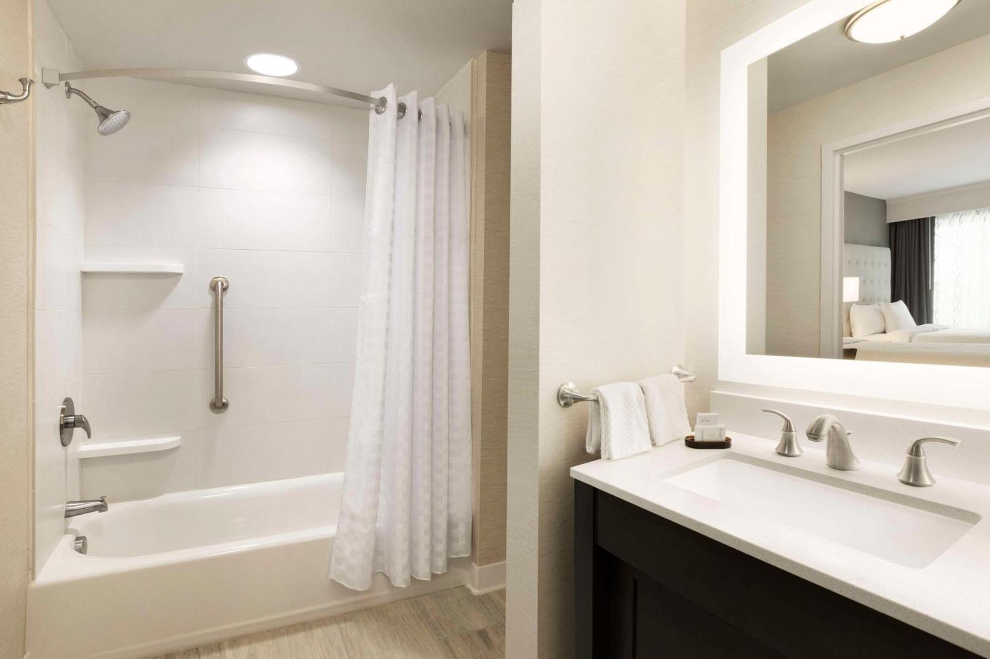Embassy Suites By Hilton Greenville Downtown Riverplace Экстерьер фото