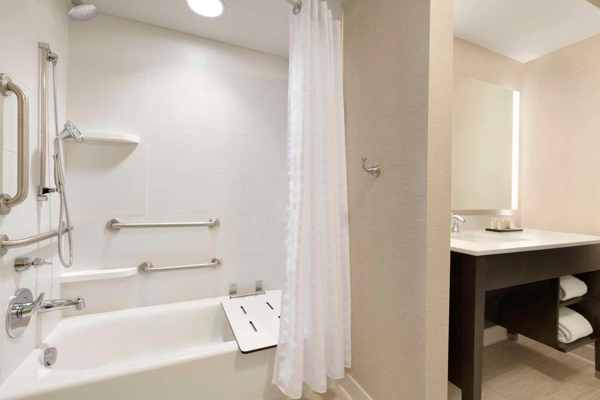 Embassy Suites By Hilton Greenville Downtown Riverplace Экстерьер фото