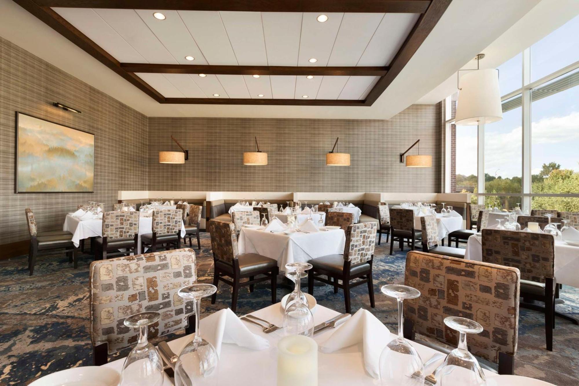 Embassy Suites By Hilton Greenville Downtown Riverplace Экстерьер фото