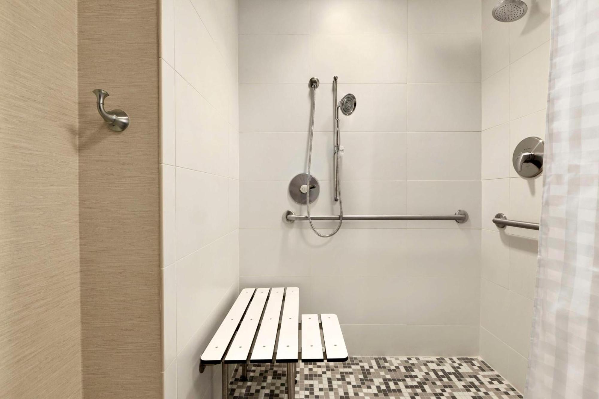 Embassy Suites By Hilton Greenville Downtown Riverplace Экстерьер фото