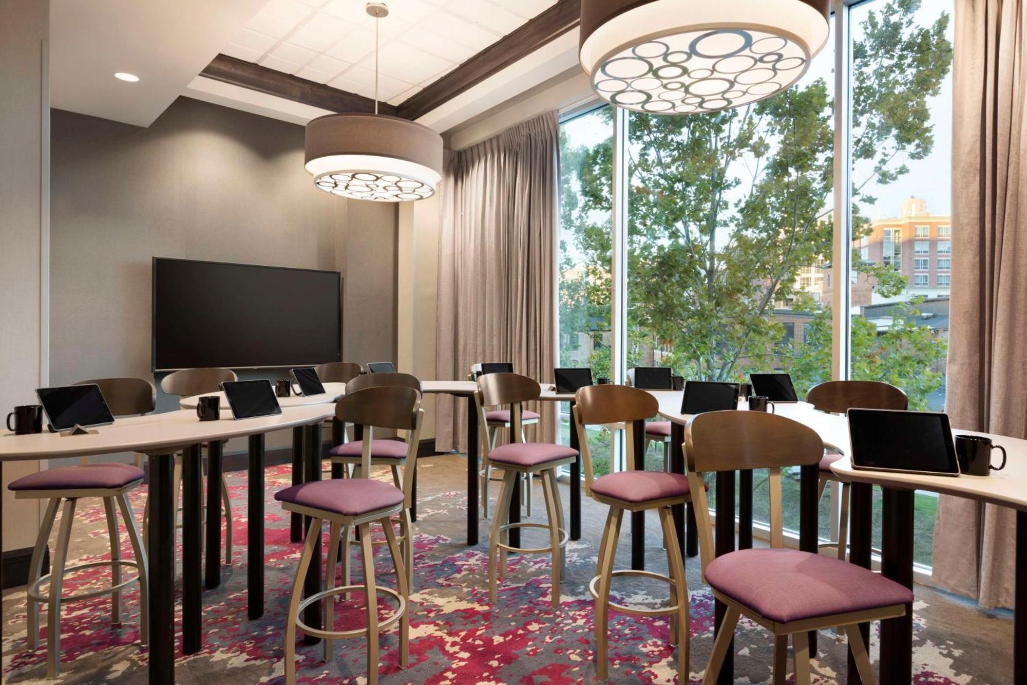 Embassy Suites By Hilton Greenville Downtown Riverplace Экстерьер фото