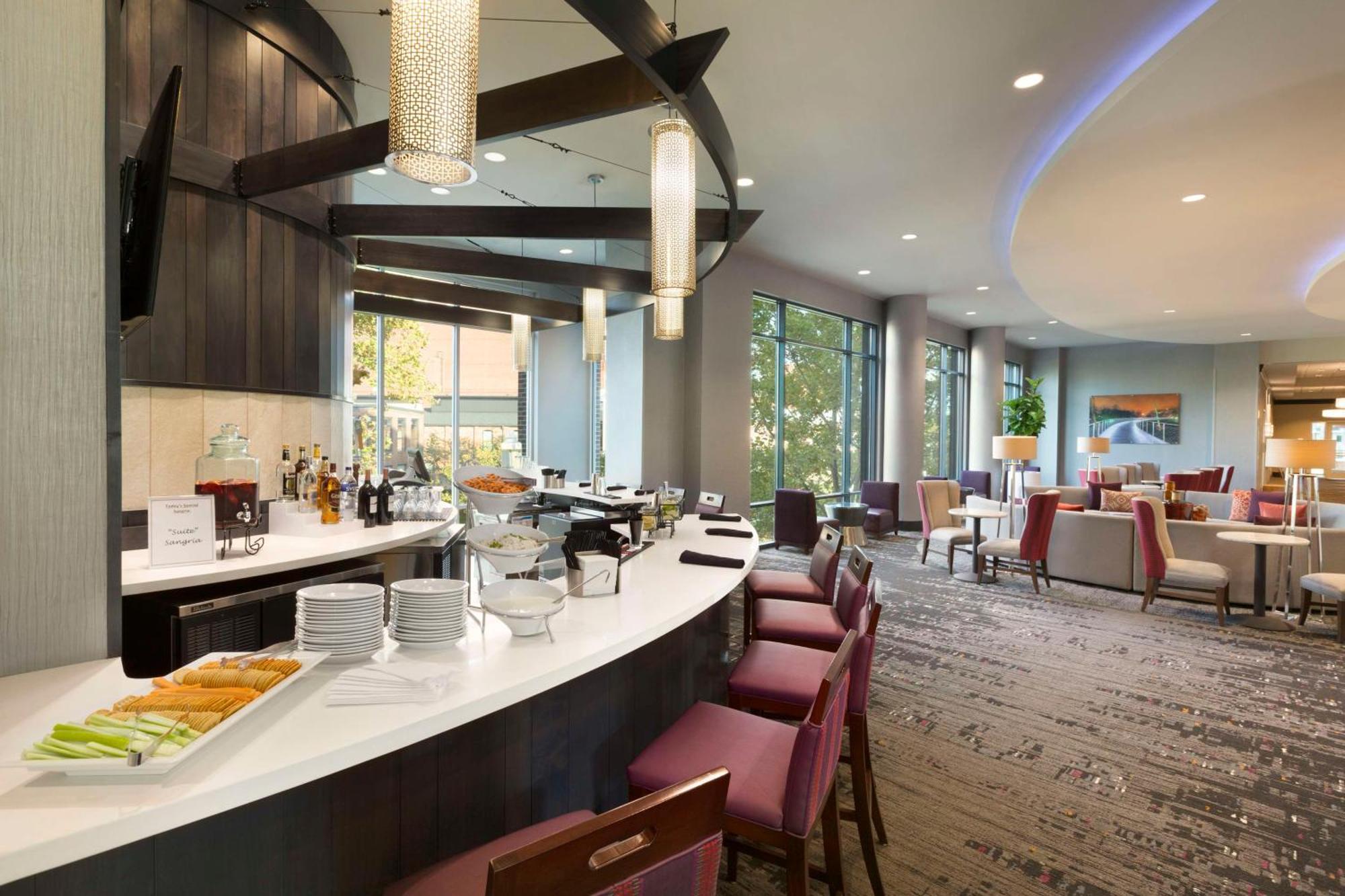 Embassy Suites By Hilton Greenville Downtown Riverplace Экстерьер фото
