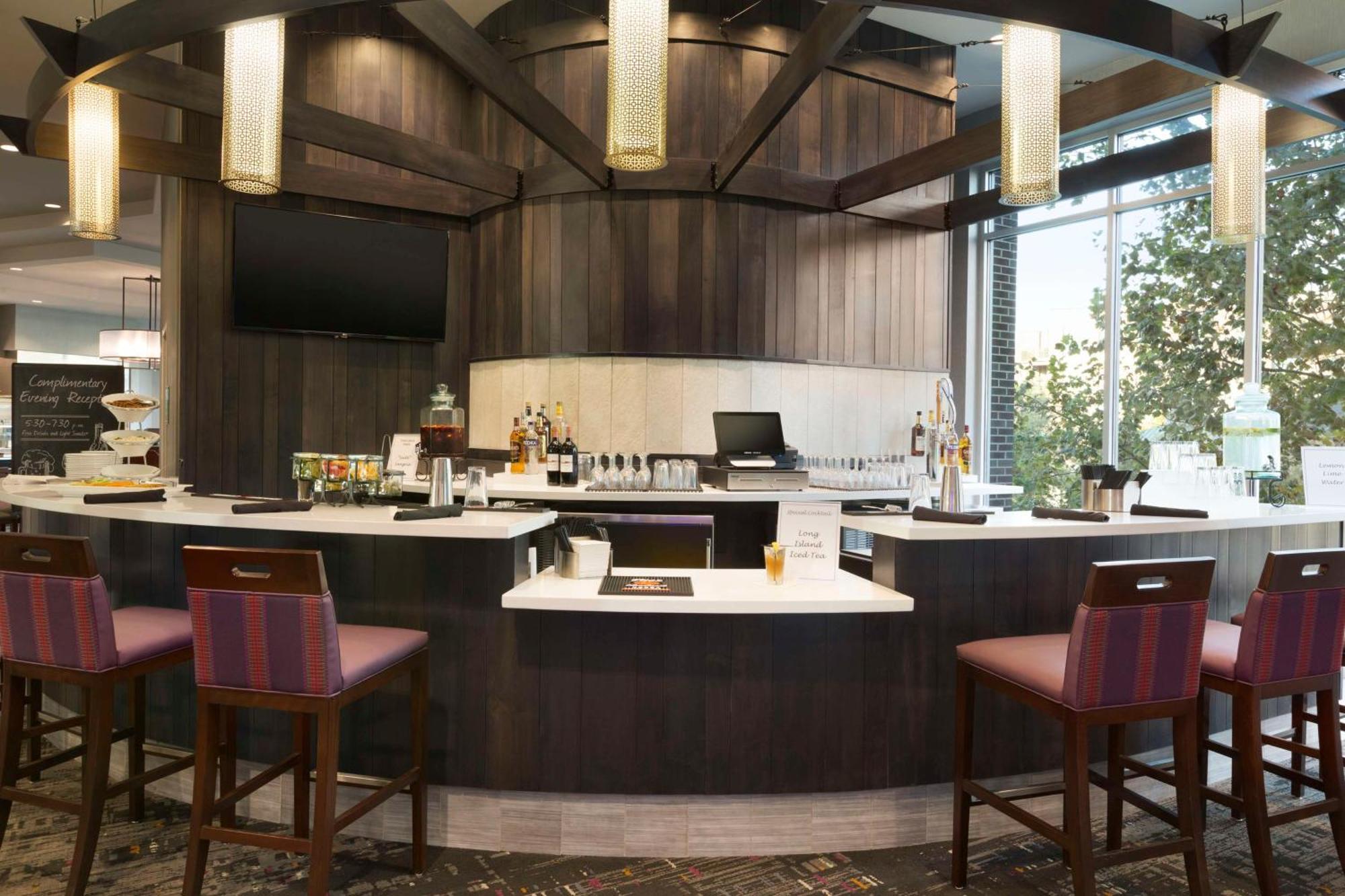 Embassy Suites By Hilton Greenville Downtown Riverplace Экстерьер фото
